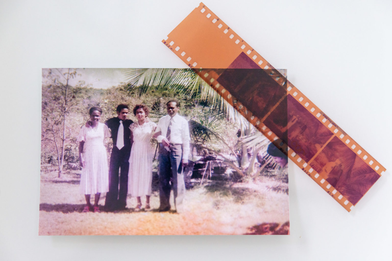 À partir de vieux négatifs Visual Heritage service de restauration